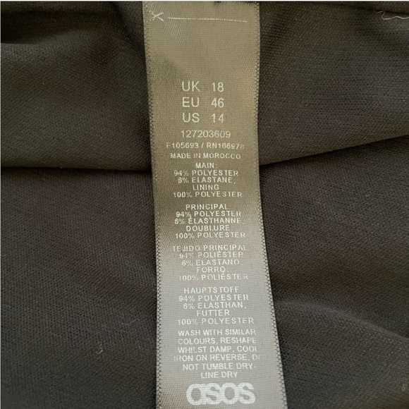 Elegant Black Off-Shoulder Dress - Picture 8 of 8